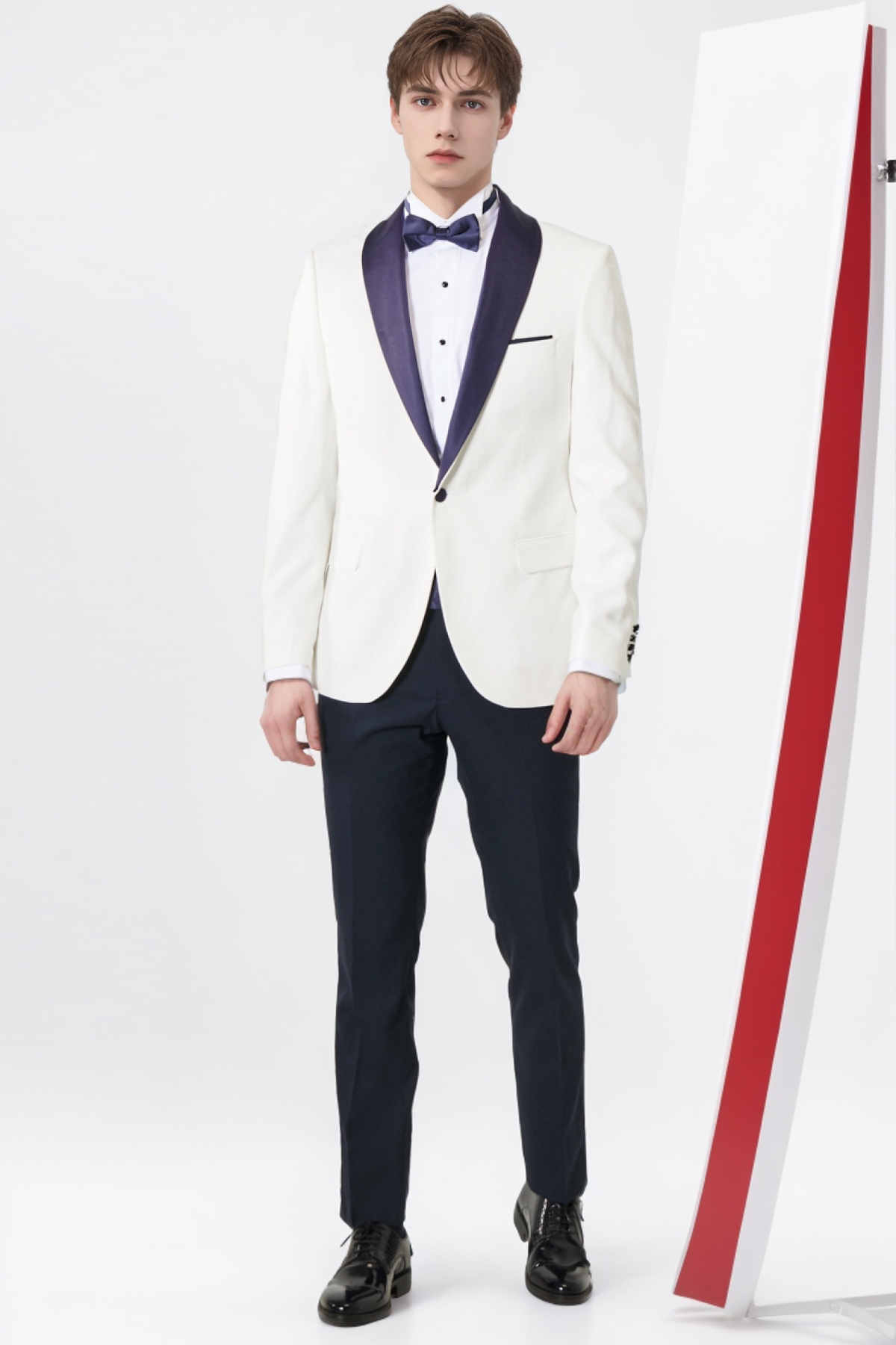 Dazzling White Suit Stand Out with Pure Class