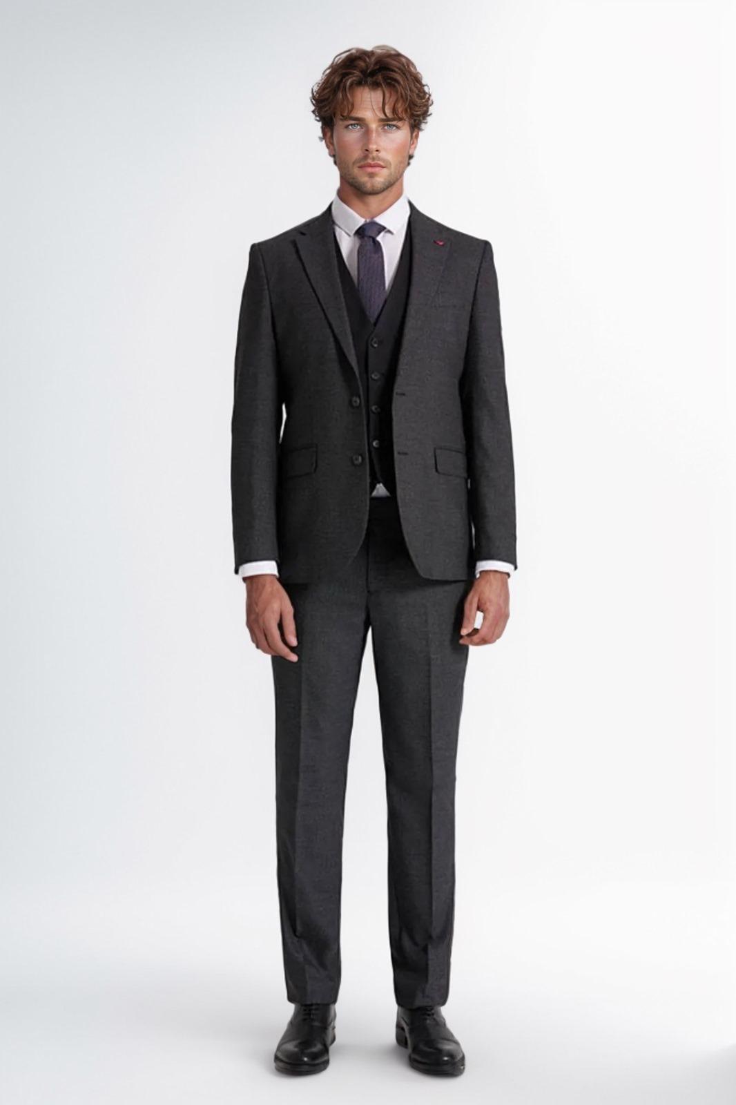 Sharp and Sophisticated: The Ultimate Tailored Men's Suit